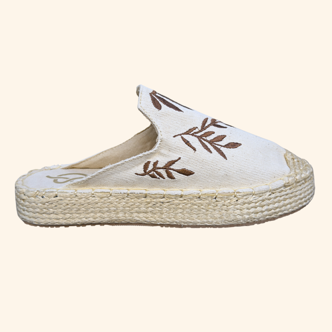 Zueco Bordado Flores Café