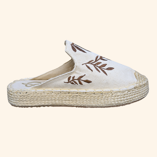 Zueco Bordado Flores Café