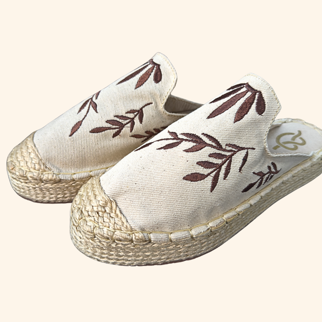 Zueco Bordado Flores Café