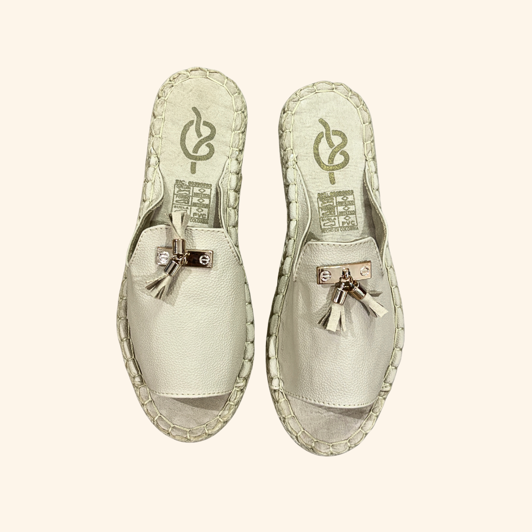 Sandalia Cuerina Beige Flequillos